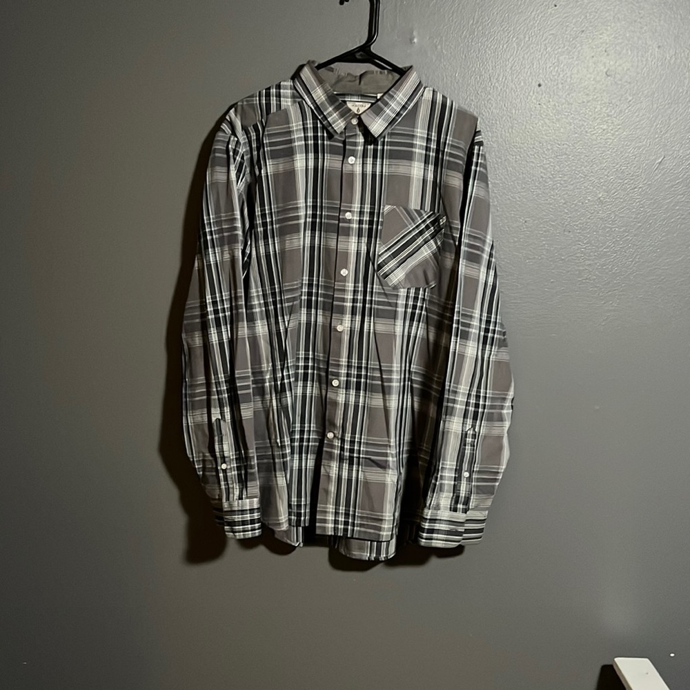 Volcom long sleeve button up gray and white blue with stripes XL like new.